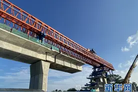 中国中铁孟加拉国帕德玛大桥铁路连接线项目架梁突破百孔大关图片