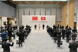 香港高层公务员宣誓拥护基本法 特首称有标志性作用图片