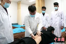 哈萨克斯坦中医留学生家乡当“郎中”受“青睐”图片