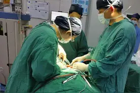连续5天通宵打麻将，长沙53岁男子脖子长出鸡蛋大肿块图片