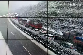 大雪封路！雅西高速泥巴山路段再次交通管制 管制解除时间待定图片
