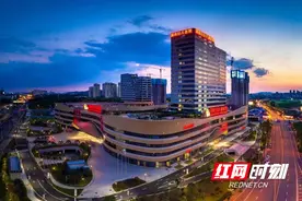 复盘爆红的草莓医院，究竟是“实力派”还是“偶像派”？图片