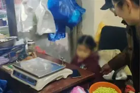 4岁女童被爷爷单独留在家中 竟然翻窗出去了...视频封面