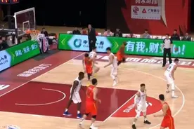琼斯42+13+7 陈林坚25+8 王哲林17+20 吉林险胜福建图片