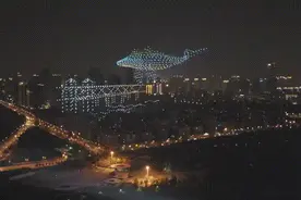 燃爆了！1000台无人机照亮了武汉夜空图片