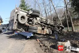 忍一忍？撑一撑？20万没了！交警：别拿疲劳驾驶不当回事图片