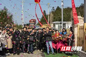 龙山：八面山景区房车部落正式开业迎客图片