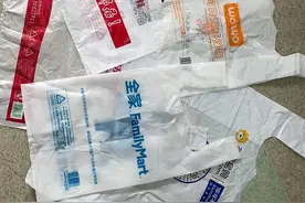 成都“限塑令”10天倒计时：6毛钱一个！部分商超开始使用可降解塑料袋图片