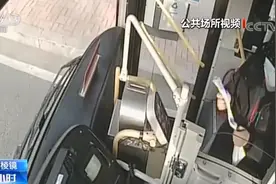 爱的接力棒！“扶手姐姐”这一举动暖手又暖心图片