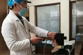 儿子写作业拖拉，爸爸一巴掌甩过去：耳鼓膜穿孔...图片