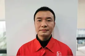 对话救援坠湖女司机的热心小伙：水确实冷，还好吃的羊肉汤起了作用图片