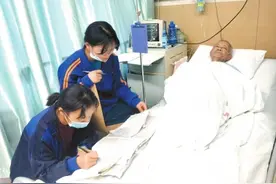 把病房当课堂边照顾病父边学习后续：“孝心姐妹”备感温暖手术费有缺口图片