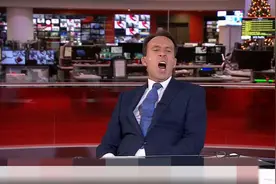 直播事故！英国BBC一名新闻主播被拍到打哈欠的尴尬画面图片