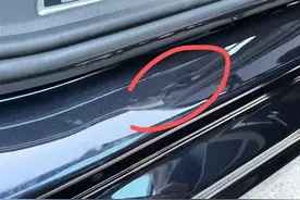 提完新车不到24小时就发现可疑！车主为“翻新车”对峙4S店图片