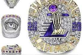 疑似湖人冠军戒指图曝出：嵌450颗钻 刻有Kobe,This is for you图片