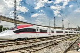 中国时速350公里高速货运动车组正式下线图片