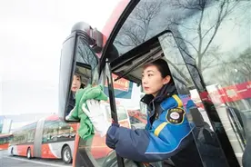 北京公交集团1路公交车驾驶员常洪霞：21年安全行车50万公里图片