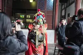 驻华外国记者安居古城体验传统文化图片