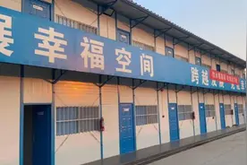 工地变迁记：宿舍从“工棚”到“公寓”，从肩挑手扛到智慧工地图片
