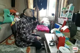 记录与脑瘫女儿生活日常感动网友 单亲父亲想带女儿放风筝图片