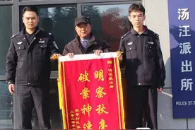 搓澡工在郭老太后背捏来捏去，然后大金项链就没了图片