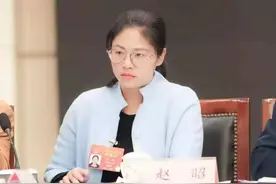 美丽的女牛倌带富众乡亲图片