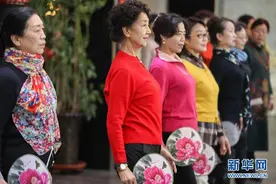 80岁模特奶奶的花样晚年图片