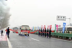 四川广安绕城高速公路试通车，广安再添一条“进城入圈”大通道图片