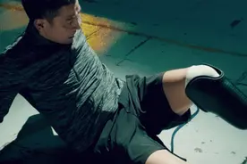《拆弹专家2》四天票房超4亿，刘德华片中“假肢”揭秘图片