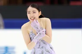 纪平梨花首次完成四周跳，卫冕花滑全日锦标赛图片
