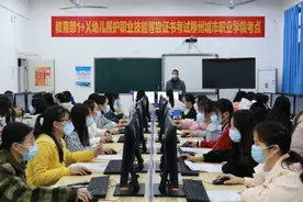 柳州首考！150名考生在柳州城市职业学院“拼抢”教育部1+X幼儿照护职业技能等级证书图片