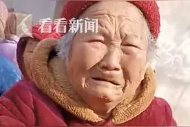 这声"妈"让人泪目！80岁高龄母亲含泪扒车窗送嫁图片