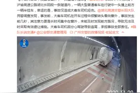 大客车司机开着车还频繁看窗外分神，结局不出所料图片