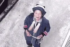 奶奶常对着摄像头说话，孙子看后泪奔图片