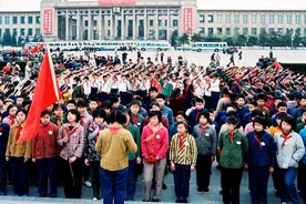 40年前，一个英国摄影师在中国街头遇见色彩图片