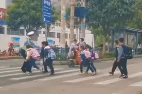 2020年想给你一个温暖的抱抱视频封面