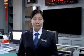2020年最后一个拥抱，这位上海警花选择给自己的父亲视频封面