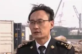 对“洋垃圾”说不！明年起我国禁止以任何方式进口固体废物图片