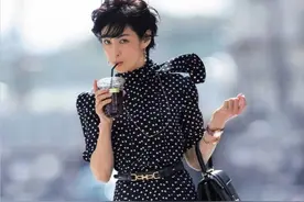 这才是"岁月从不败美人”的穿搭教科书图片