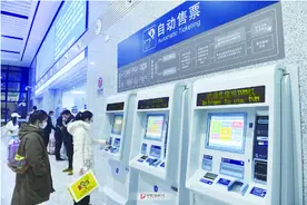 春运火车票开售首日到阜阳的部分车次已被“抢光”图片