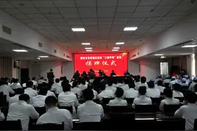 安阳地区医院举行“三级甲等”医院揭牌仪式图片