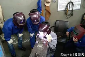 江城第三届“大城工匠”新鲜出炉，50名工人获此殊荣图片