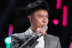 经典！李克勤《护花使者》《大会堂演奏厅》唱响粤语经典图片