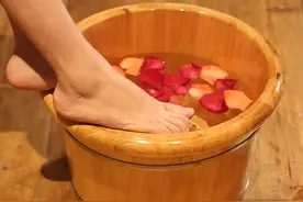 这三类人要注意了，别随便泡脚，不是养生是伤身图片