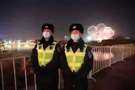 2021新年烟花秀登陆临港滴水湖 浦东警方调整部署叠加投放警力图片