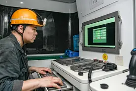 月进尺301.1米！山东能源兖州煤业济二矿刷新岩石巷道掘进新纪录图片