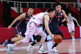 青评CBA：曾令旭才是新疆男篮的真核心图片