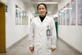 艾芬医生失明右眼在本院治疗后已见好转，与爱尔眼科纠纷仍在继续图片