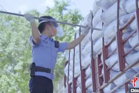 中缅边境瑞丽口岸2020年货车日均流量不减反增图片