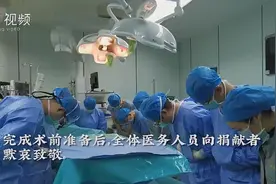 “替我儿子好好活下去”图片